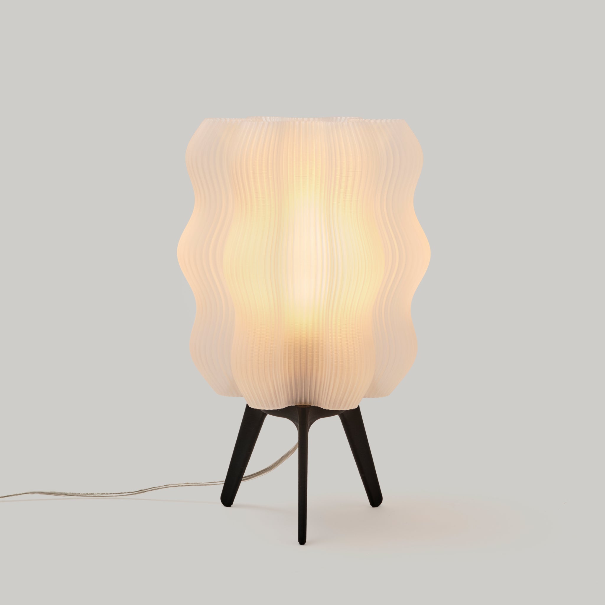 Wavy Lamp Matte Black Standard sculptural 3D-printed table lamp Wooj Design Made Brave